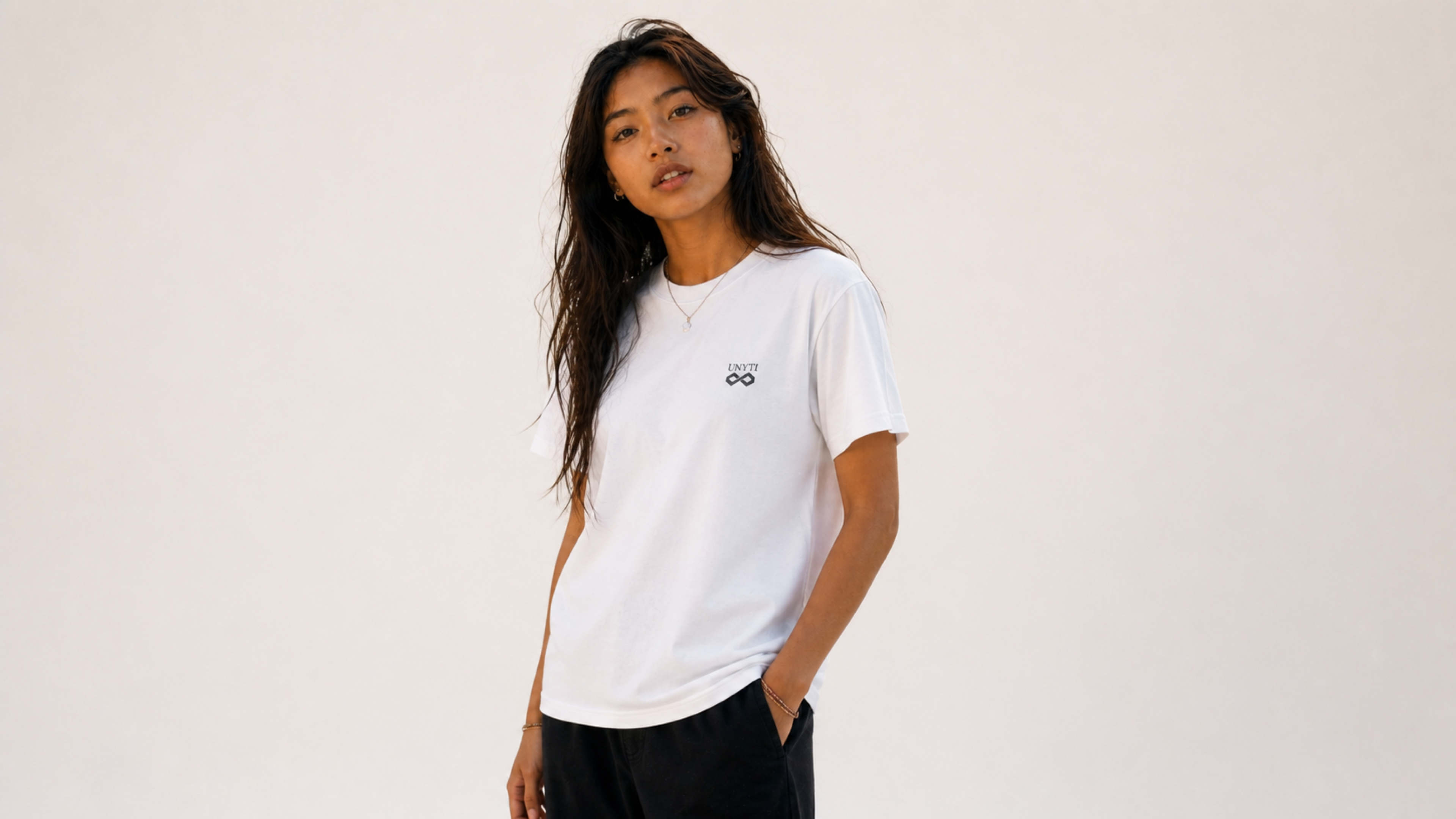 UNYTI INFINYTI T-shirt blanc