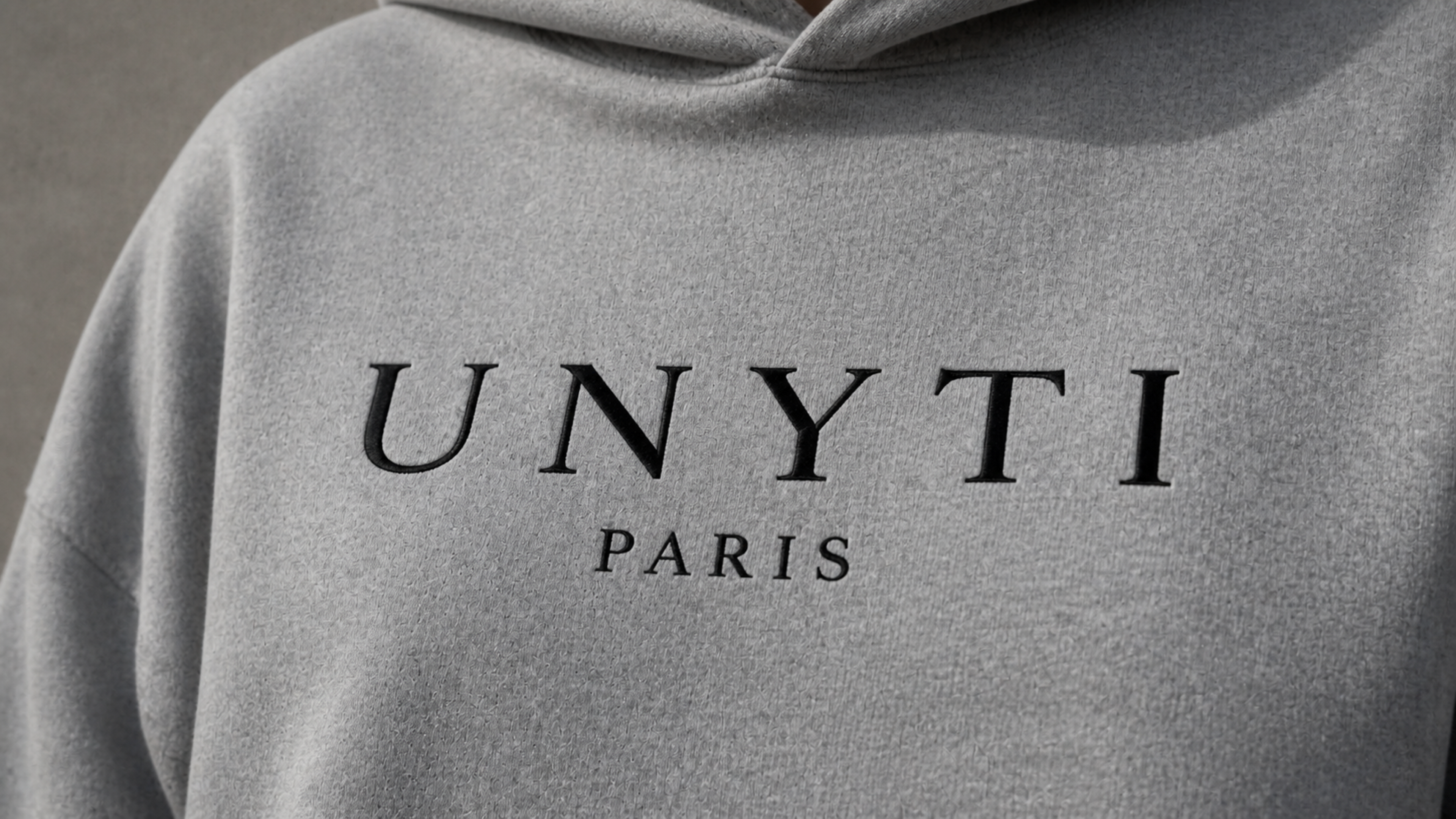 UNYTI PARIS Hoodie gris
