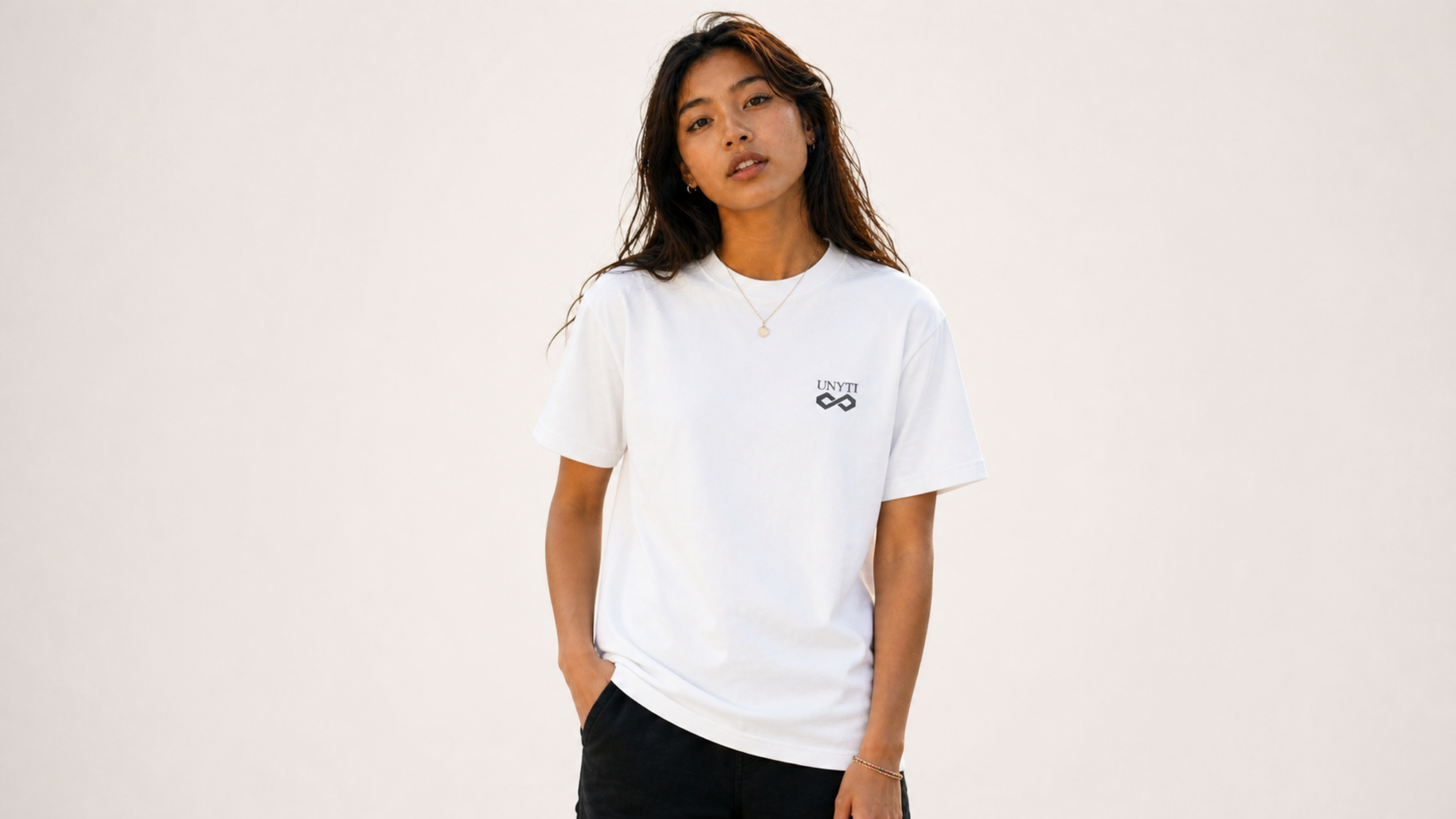 UNYTI INFINYTI T-shirt blanc