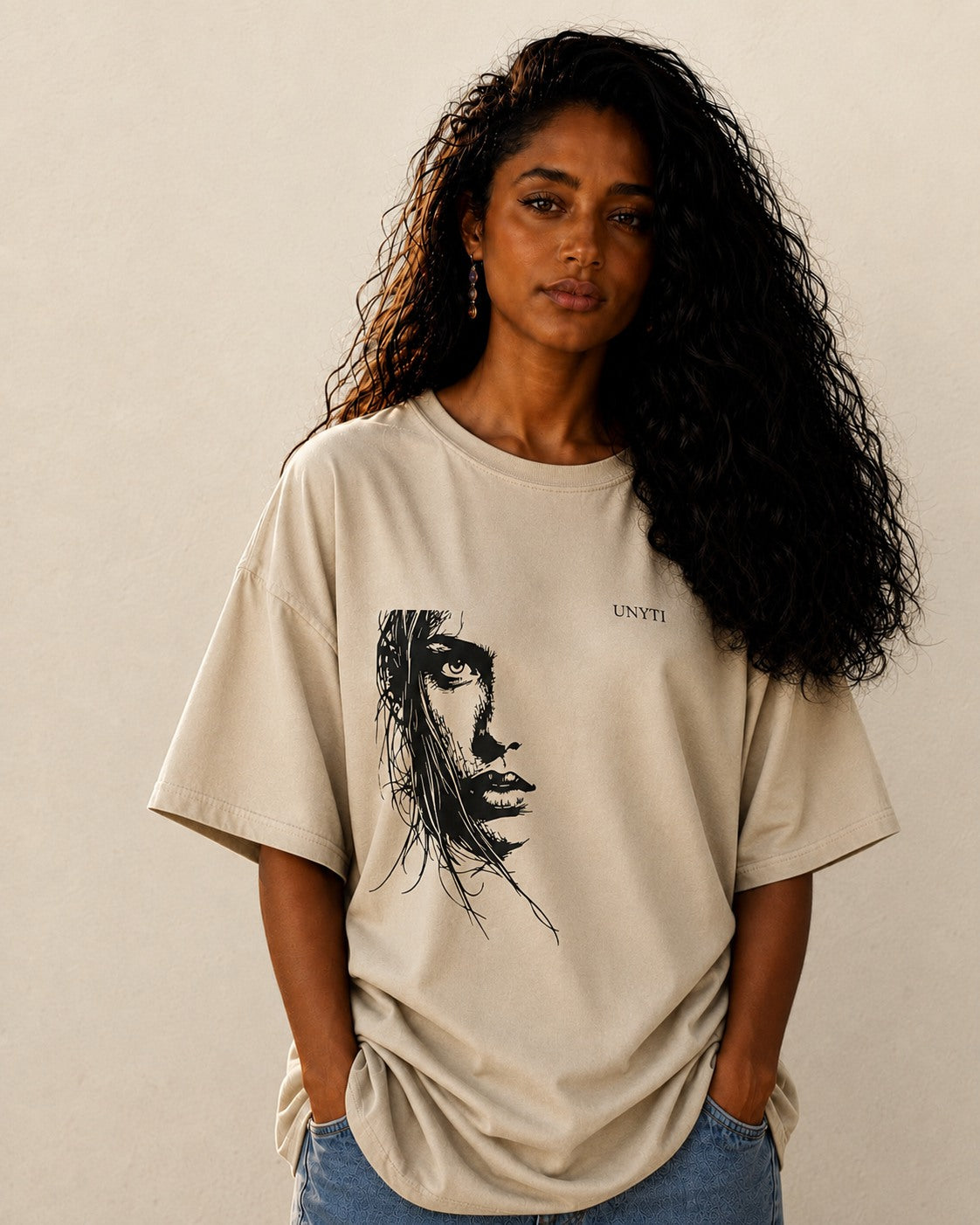 UNYTEEBOARD Visage Graphique Beige — t-shirt beige