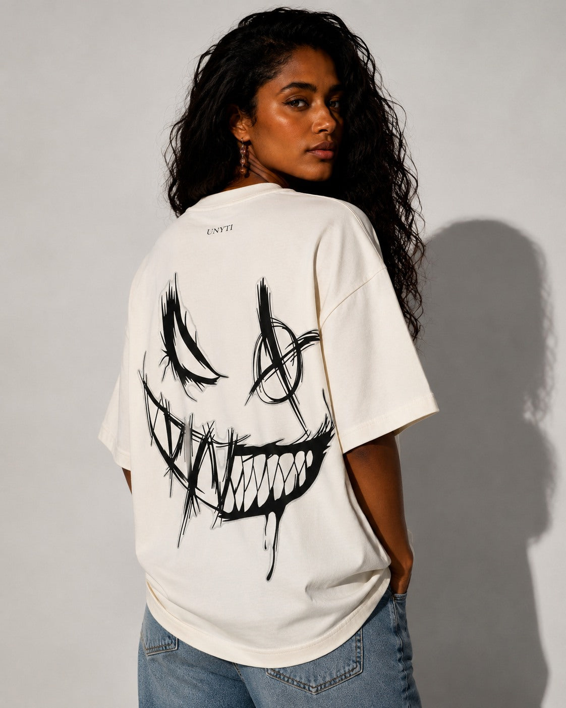 UNYTEEBOARD Chaos Smile Blanc — t-shirt blanc