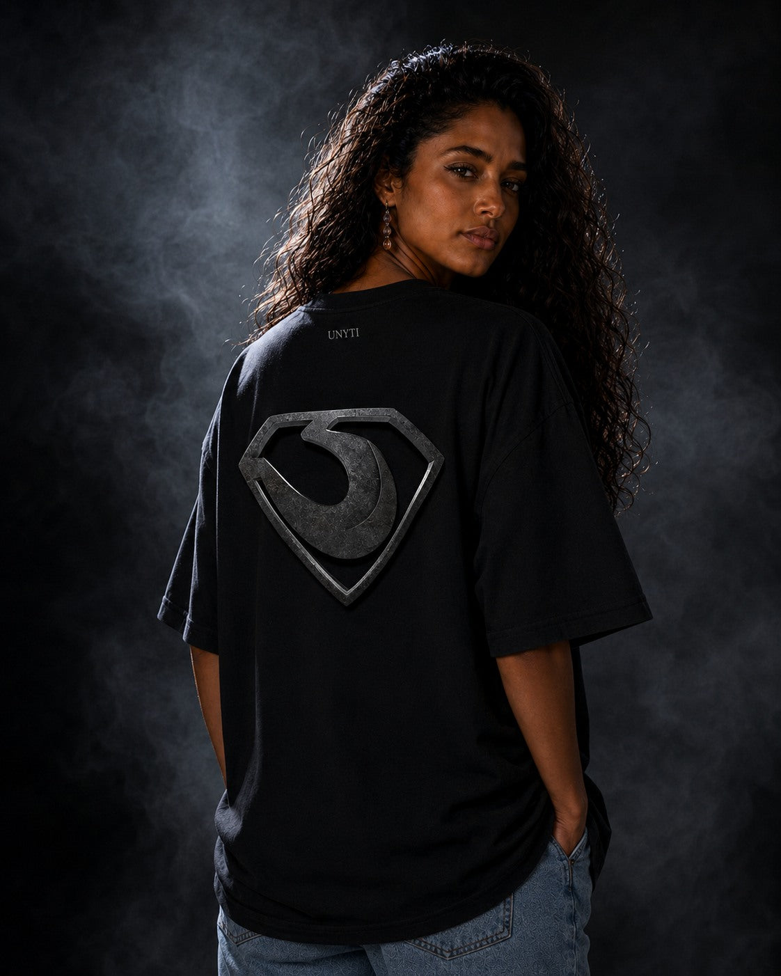 UNYTEEBOARD Super Emblem Métal Noir — t-shirt noir