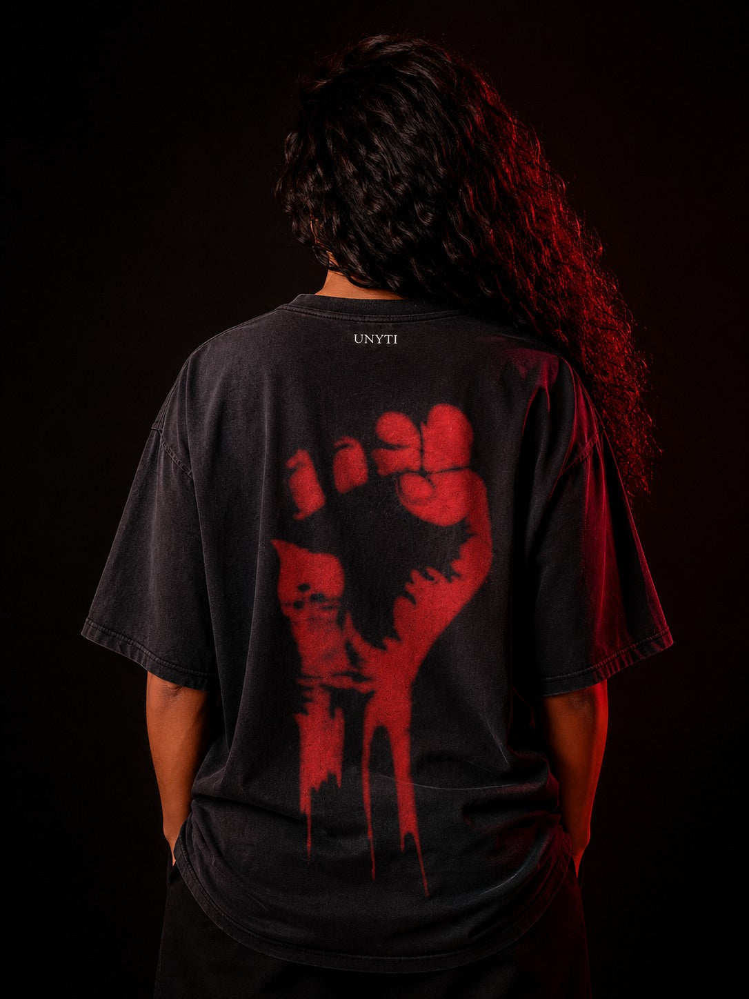 UNYTEEBOARD Poing Levé Rouge Noir — t-shirt noir